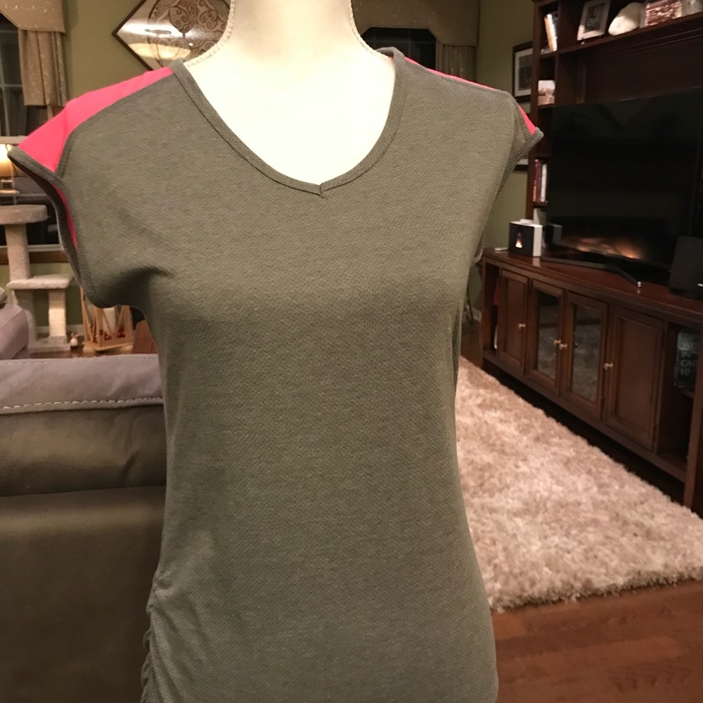 RBX gym tee Size M, sleeveless, very cute.